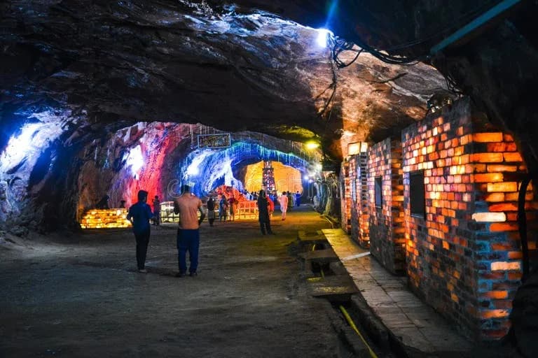 Inside View Khewra Salt Mine Located Jhelum District Punjab Bc Alexander Great Greek King Famous Conquering